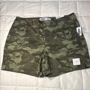 Old Navy Everyday Short Classic Camouflage 5” size 8